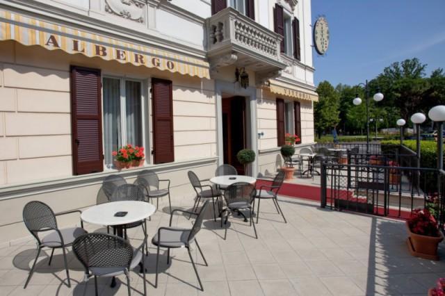 Albergo Vittoria Салсомаджоре Терме Екстериор снимка