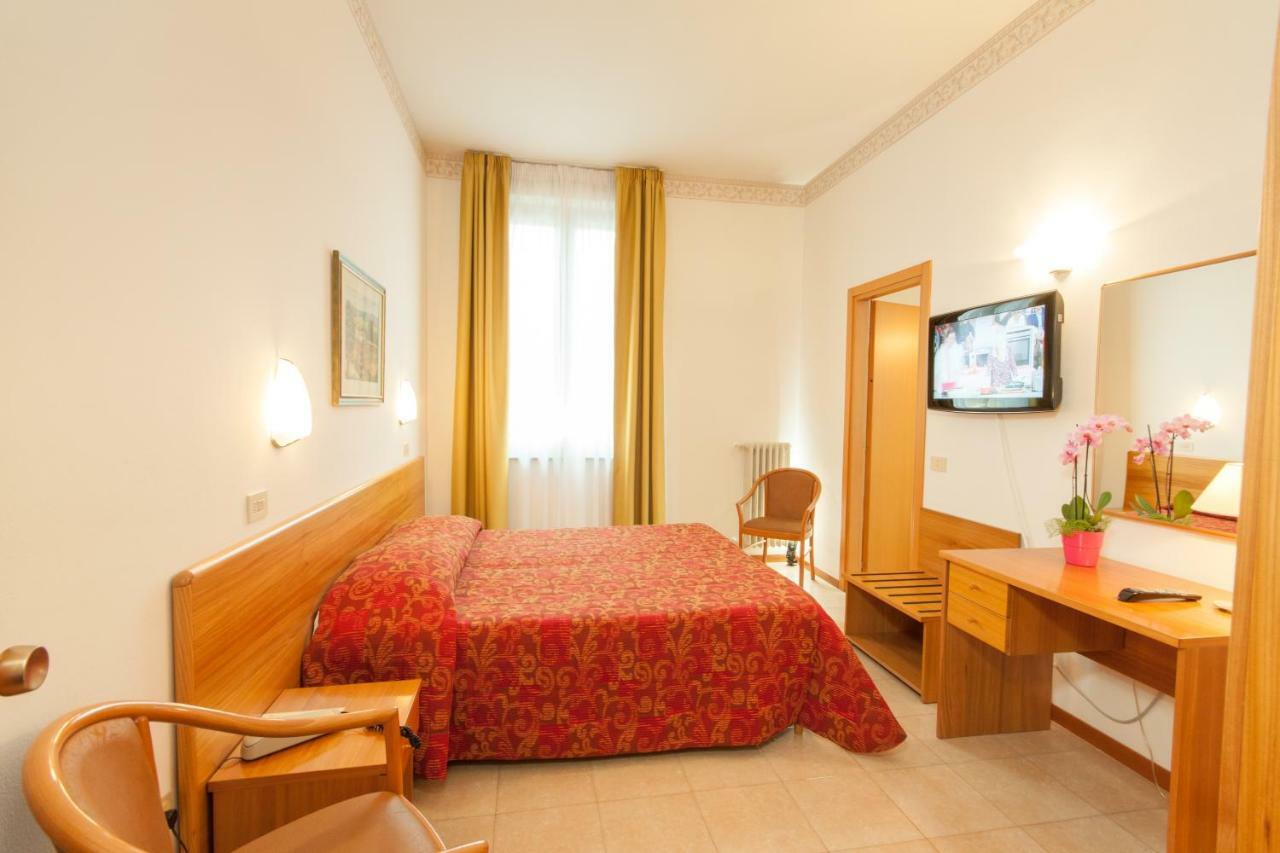 Albergo Vittoria Салсомаджоре Терме Екстериор снимка