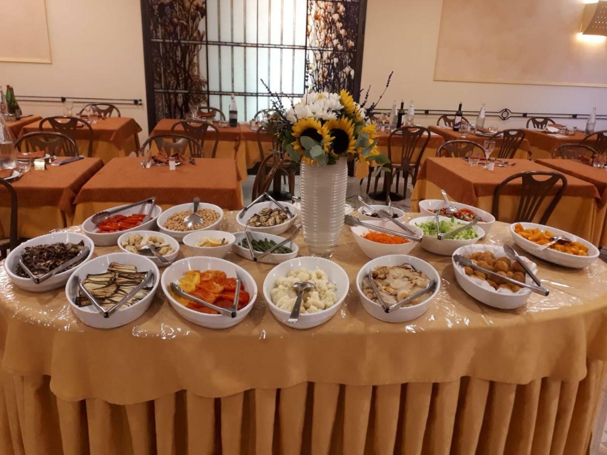 Albergo Vittoria Салсомаджоре Терме Екстериор снимка